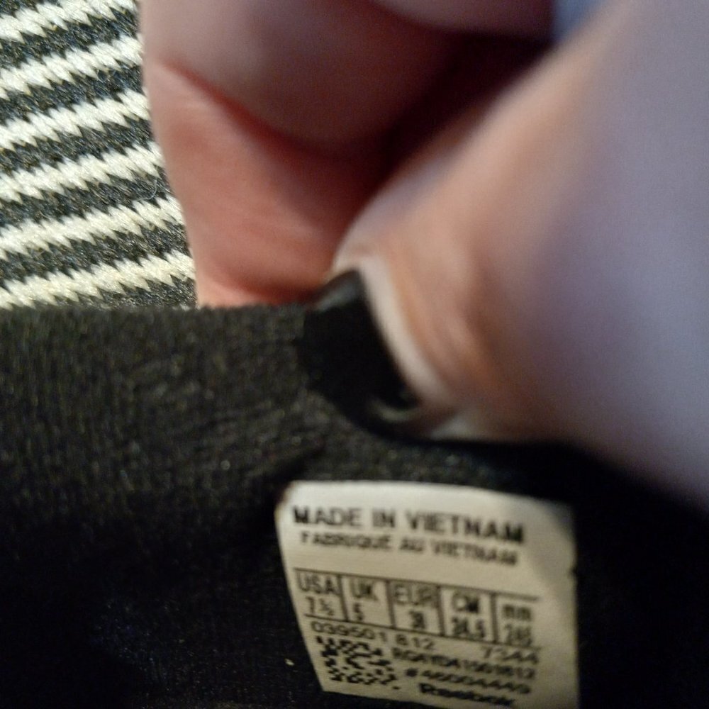 Classic Reebok's Women's Size 7 1/2 - Picture 5 of 5